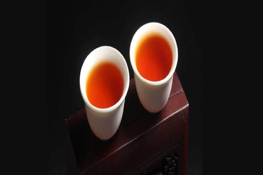 六堡黑茶解腻的水温选择:沸水冲泡,才是解锁醇爽滋味的关键