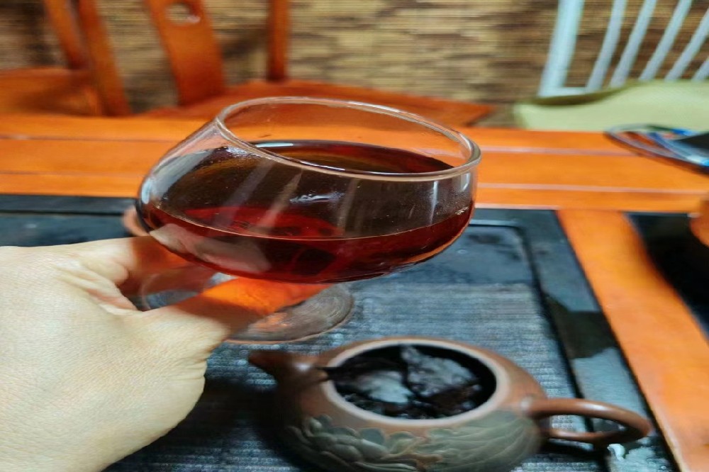 六堡茶入门价全解析:新手必看的“避坑指南”,花对钱喝到高性价比好茶