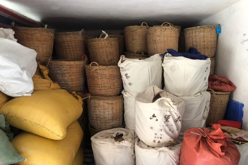 入门级六堡散茶价格揭秘:百元价位,如何选对**款“标杆茶”?